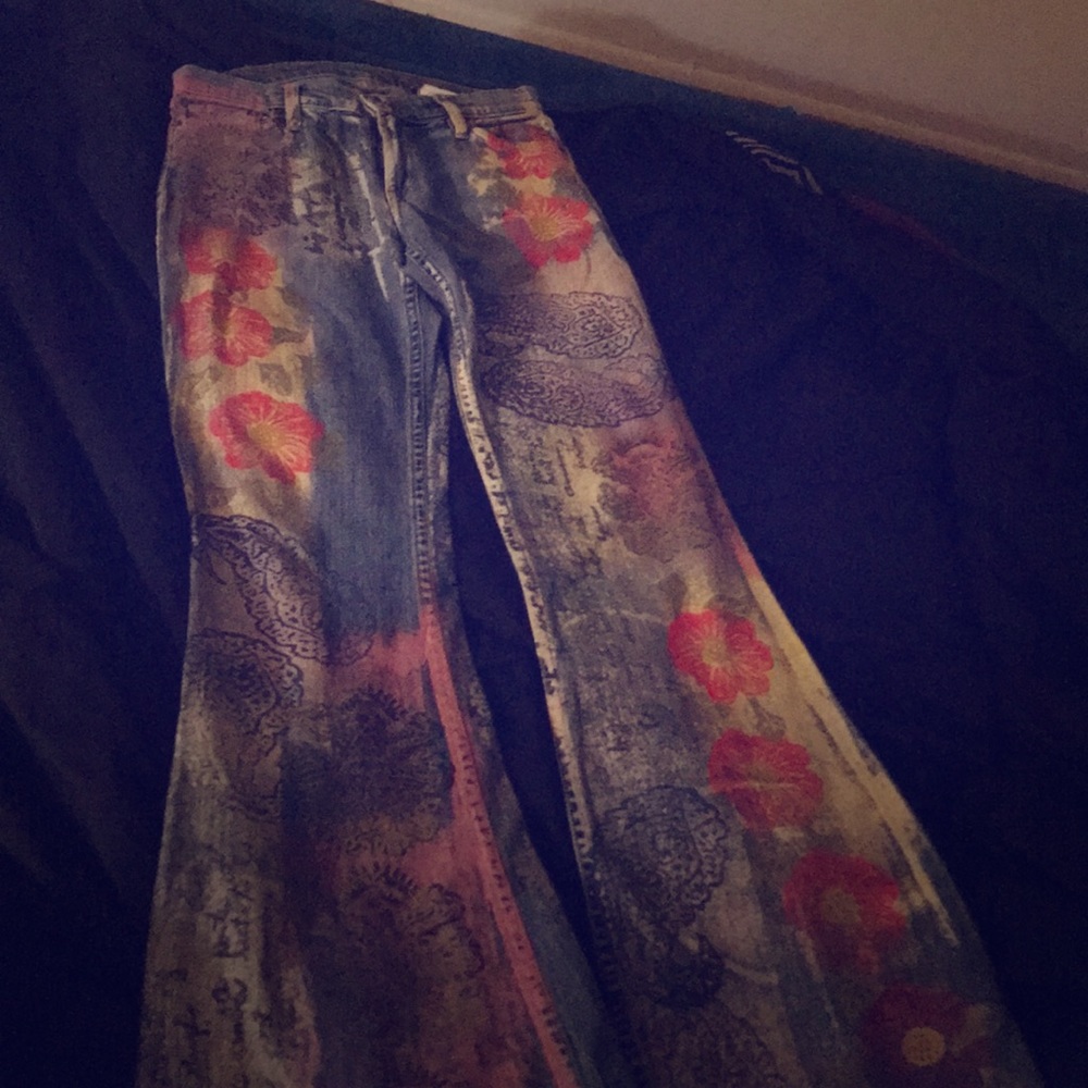 Women’s printed jeans size 27